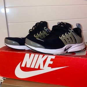 These are original Grade School Nike Presto.Color: Black/White/Wolf Grey.Size 6Y